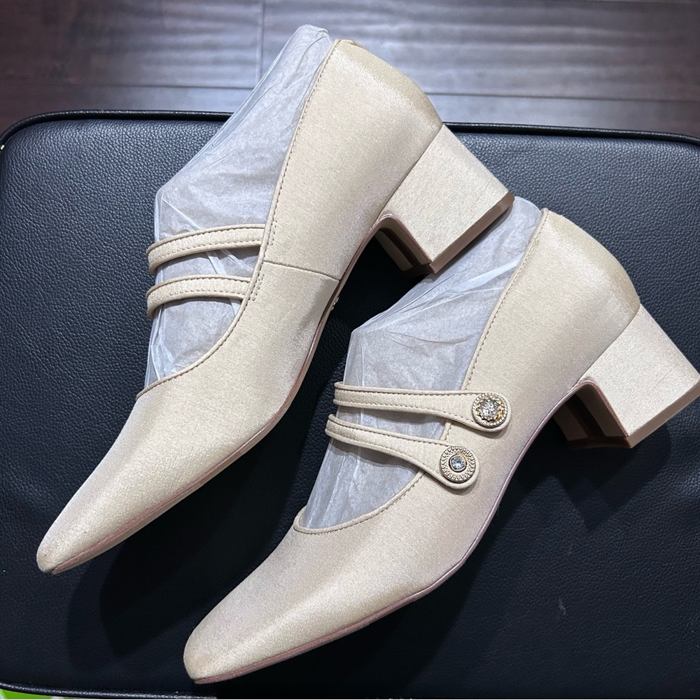 Elegant Cream Sam Edelman 9.5 Women's Shoes